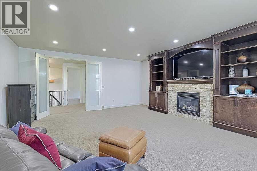 Single Family House for Sale in  Rockcliff Point NW Rocky Ridge Calgary 
