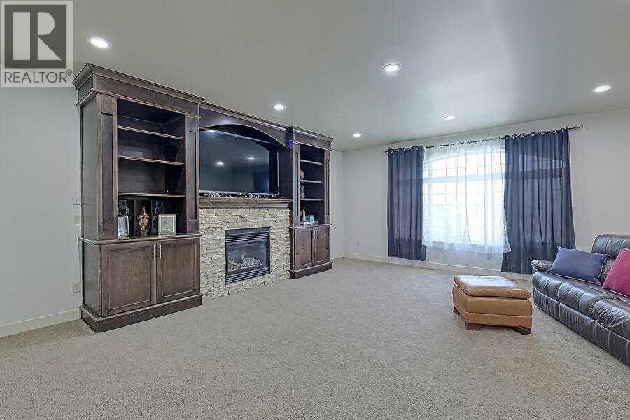 Single Family House for Sale in  Rockcliff Point NW Rocky Ridge Calgary 