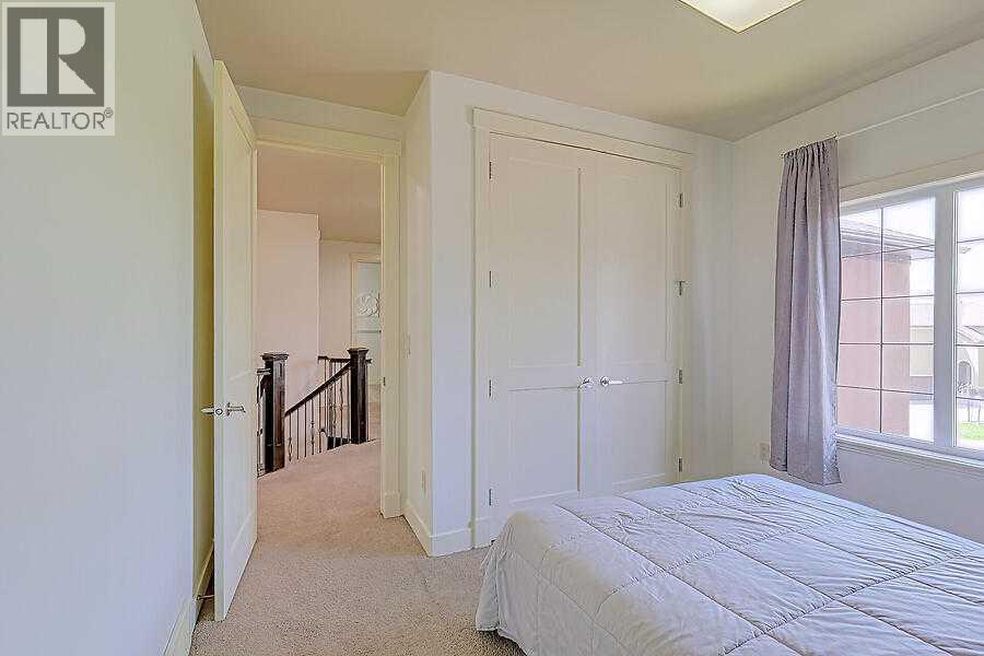 Single Family House for Sale in  Rockcliff Point NW Rocky Ridge Calgary 