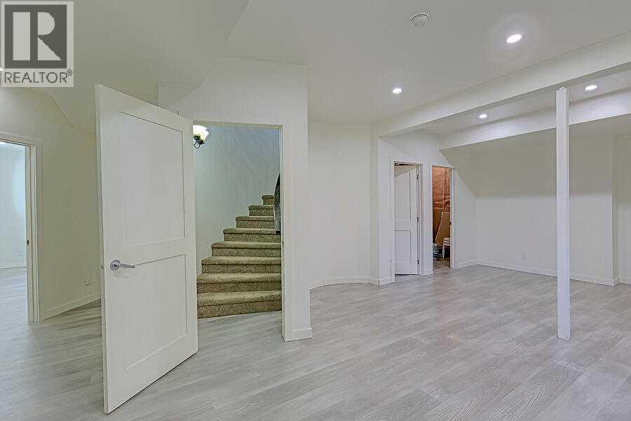 Single Family House for Sale in  Rockcliff Point NW Rocky Ridge Calgary 