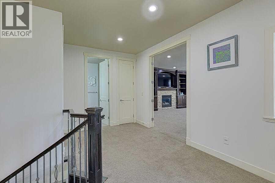 Single Family House for Sale in  Rockcliff Point NW Rocky Ridge Calgary 