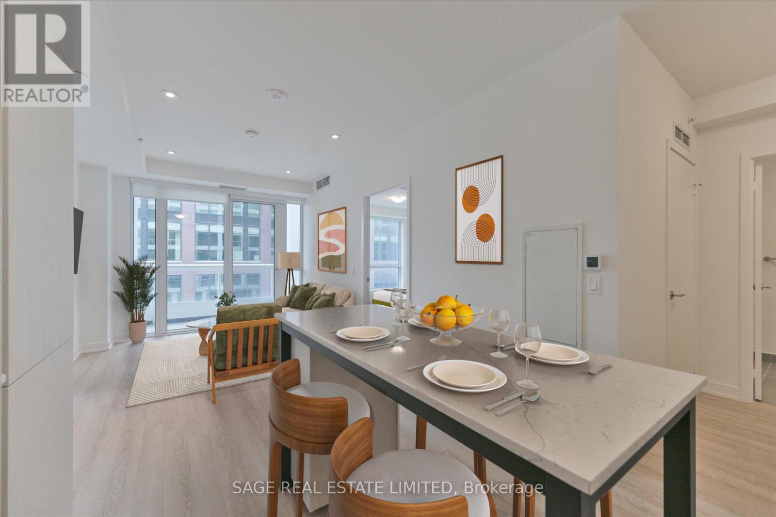 Photo 2 of 723 15 Richardson Street, Toronto ON