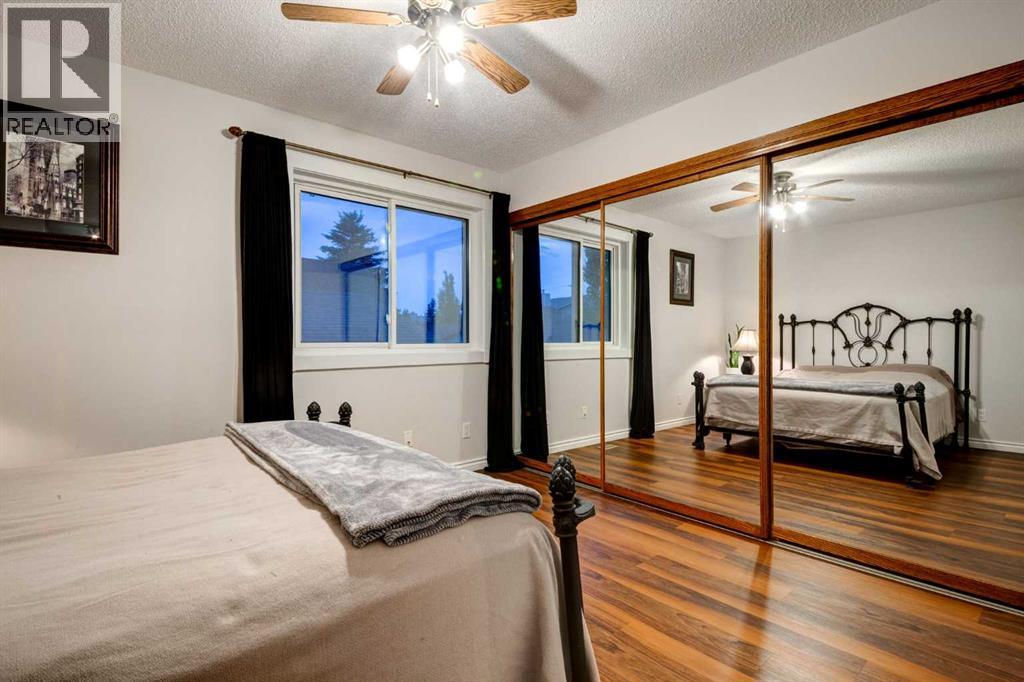Single Family House 3 Level for Sale in  BEDFIELD Close NE Beddington Heights Calgary 