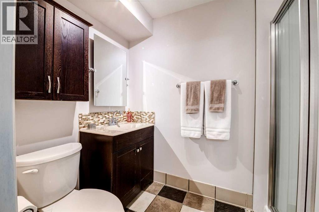 Single Family House 3 Level for Sale in  BEDFIELD Close NE Beddington Heights Calgary 