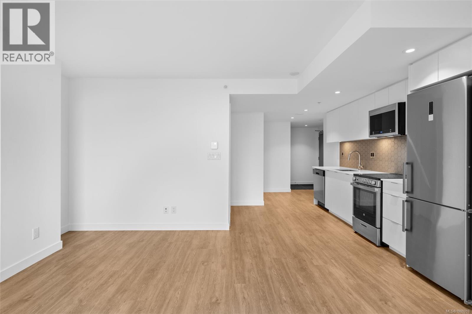 802 845 Johnson Street, Victoria