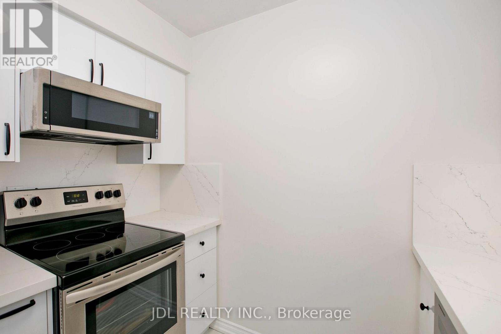 Photo 1 of 2209 35 Empress Avenue, Toronto ON