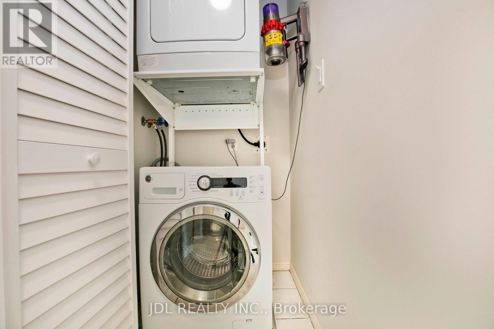 Photo 14 of 2209 35 Empress Avenue, Toronto ON