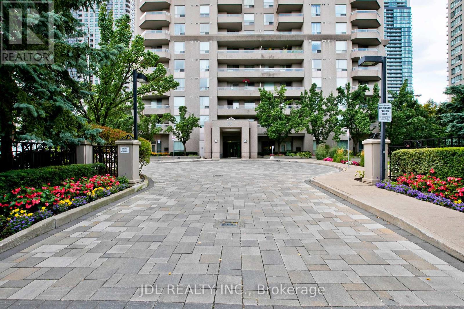 Photo 10 of 2209 35 Empress Avenue, Toronto ON