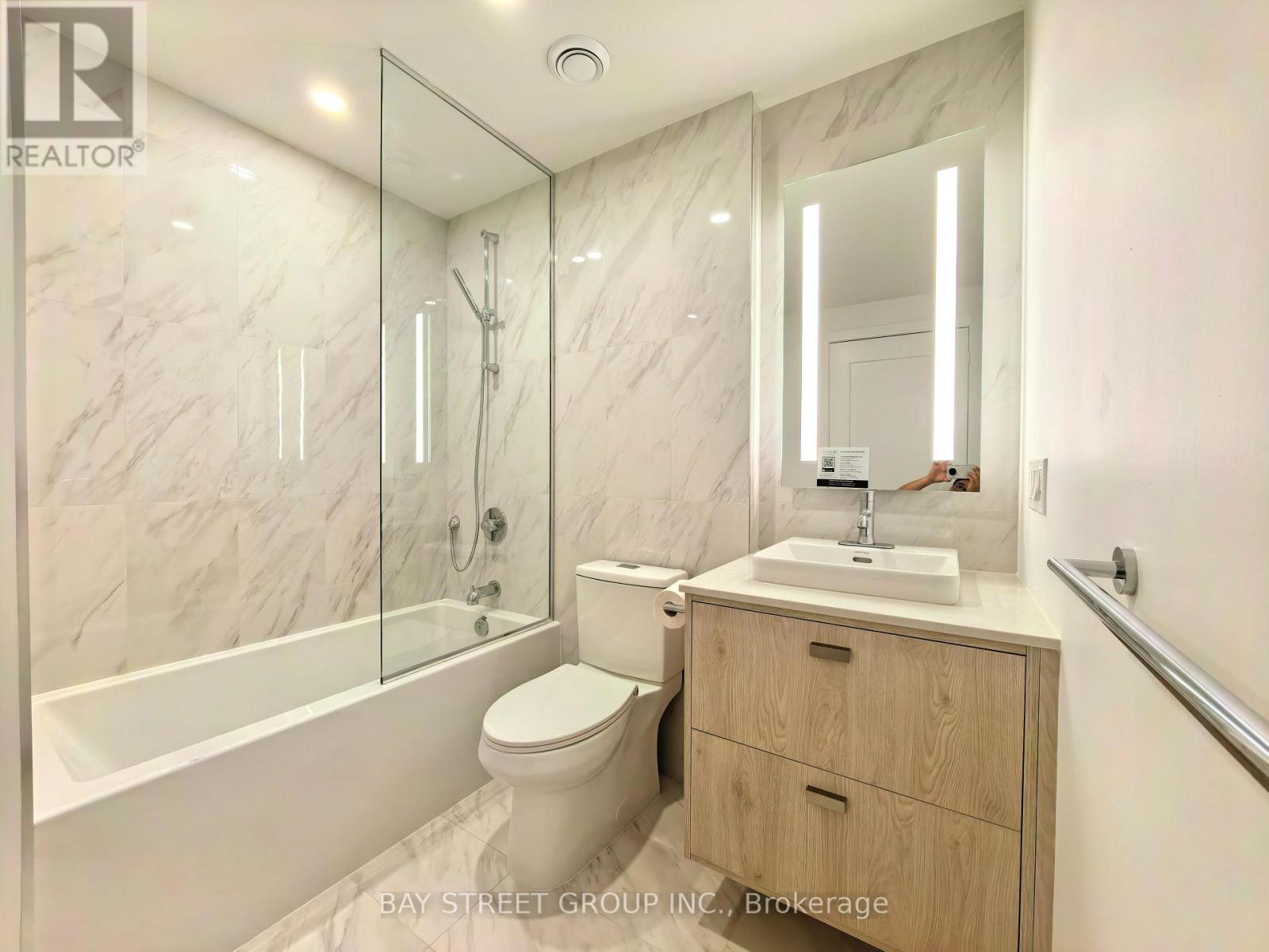 Photo 6 of 2205 10 Inn On The Park Drive, Toronto ON
