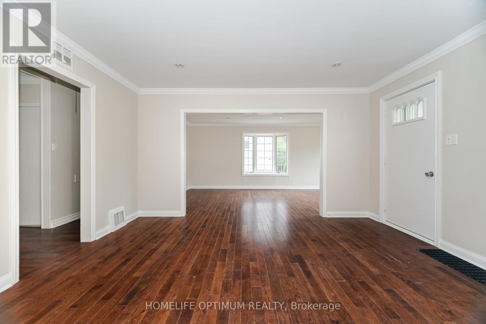 Photo 12 of 132 Eagle Street, Newmarket ON