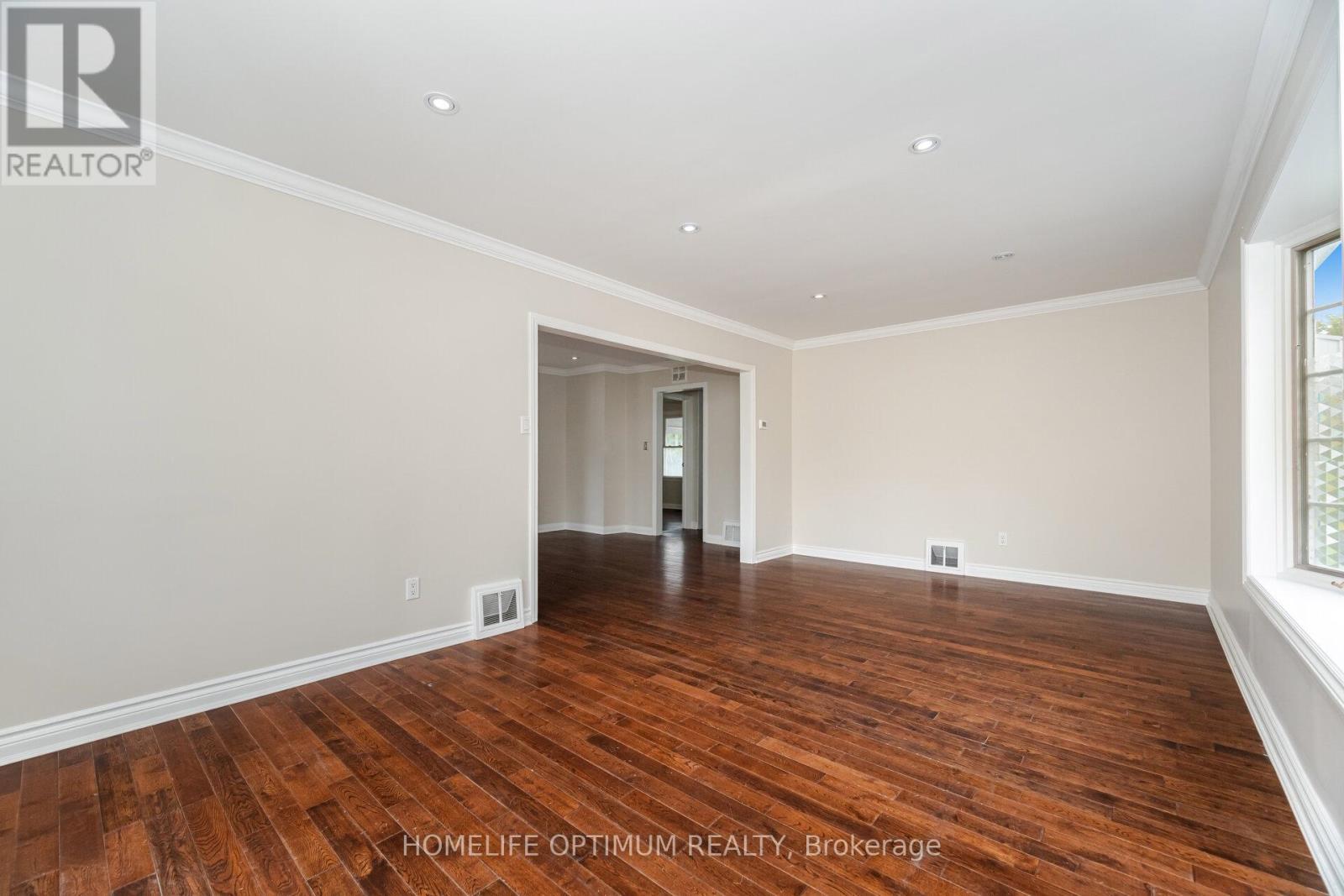 Photo 14 of 132 Eagle Street, Newmarket ON
