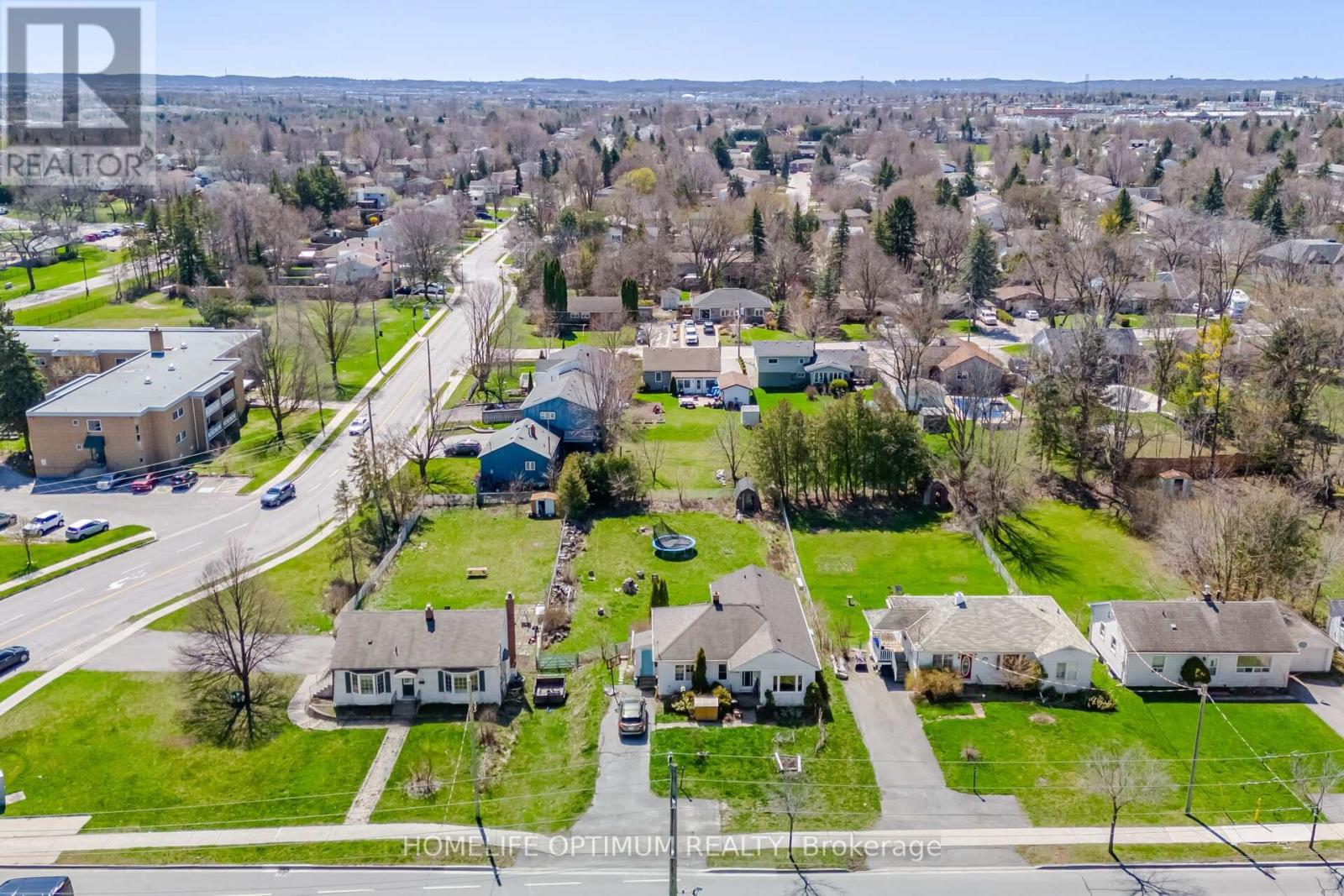 Photo 2 of 132 Eagle Street, Newmarket ON