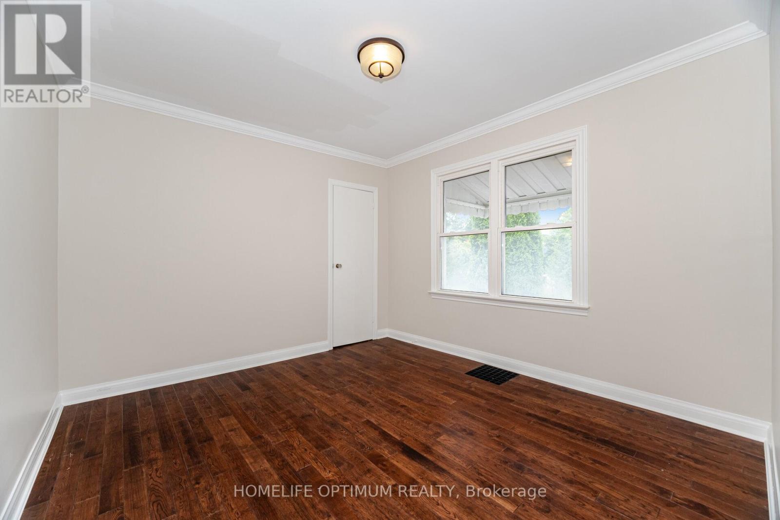 Photo 22 of 132 Eagle Street, Newmarket ON