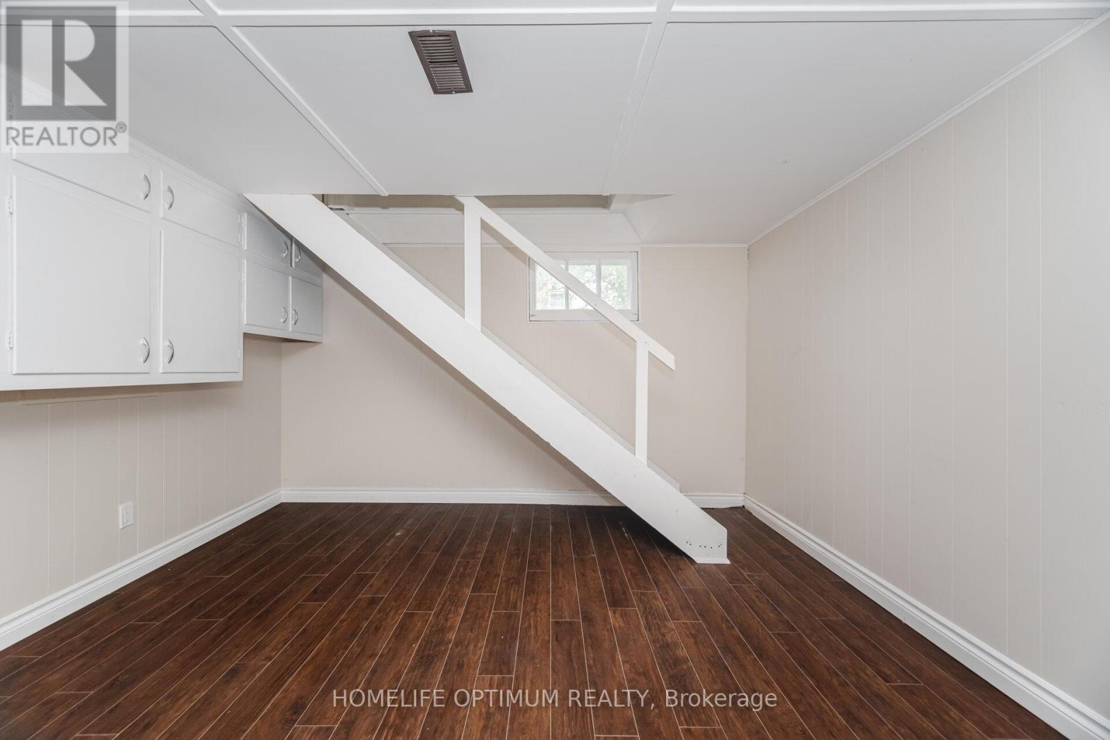 Photo 26 of 132 Eagle Street, Newmarket ON