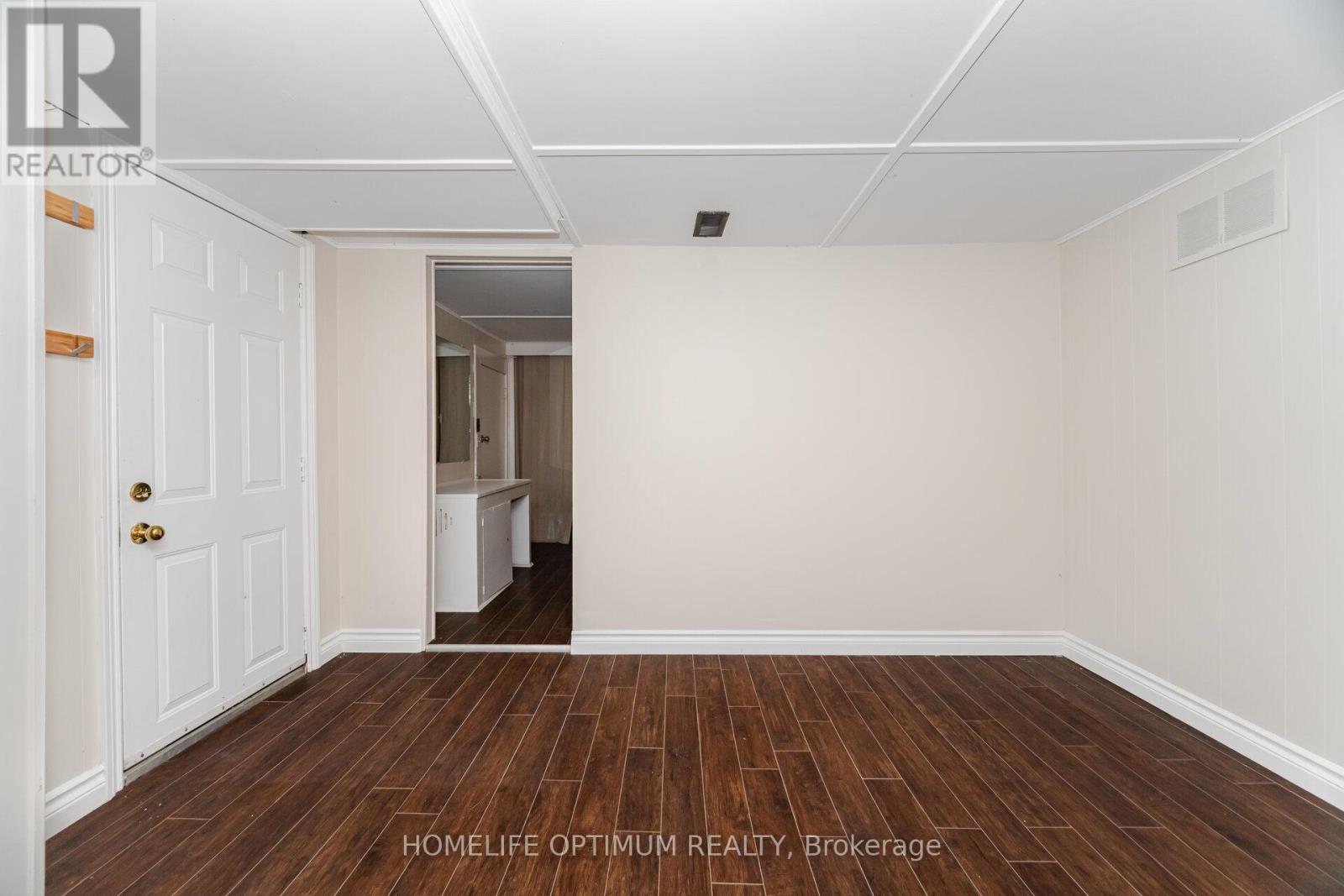 Photo 29 of 132 Eagle Street, Newmarket ON