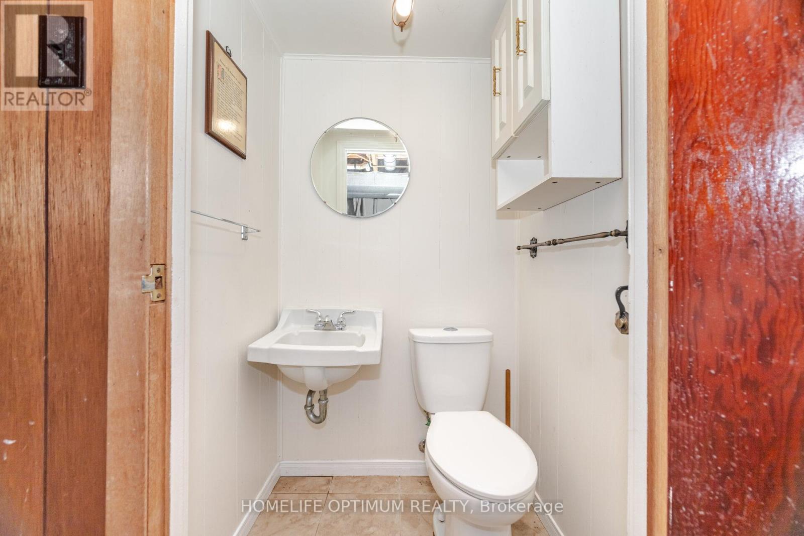 Photo 33 of 132 Eagle Street, Newmarket ON
