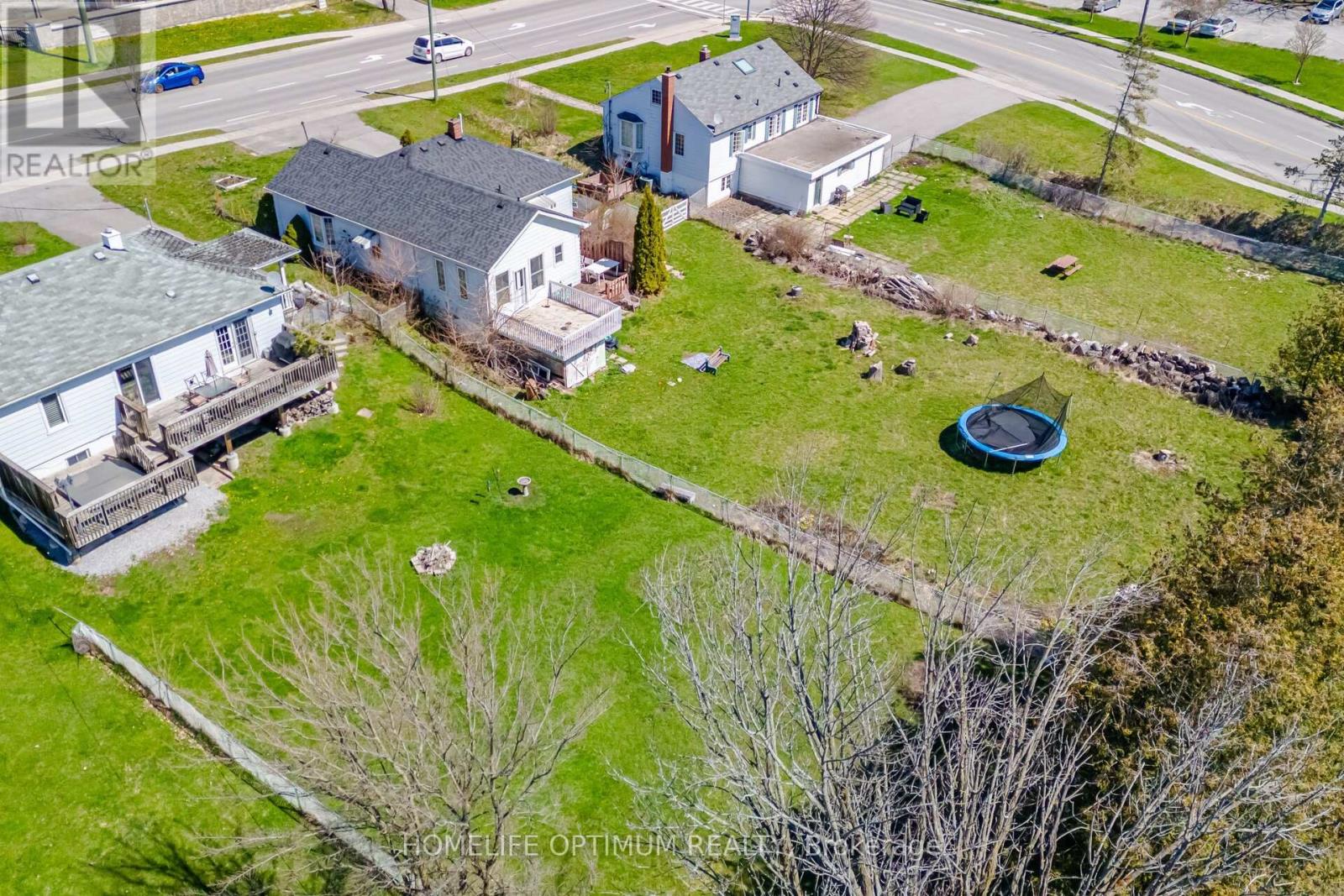 Photo 37 of 132 Eagle Street, Newmarket ON