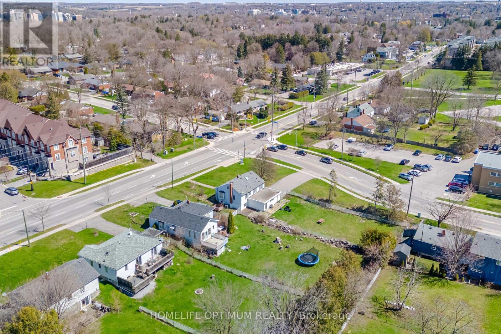 Photo 38 of 132 Eagle Street, Newmarket ON