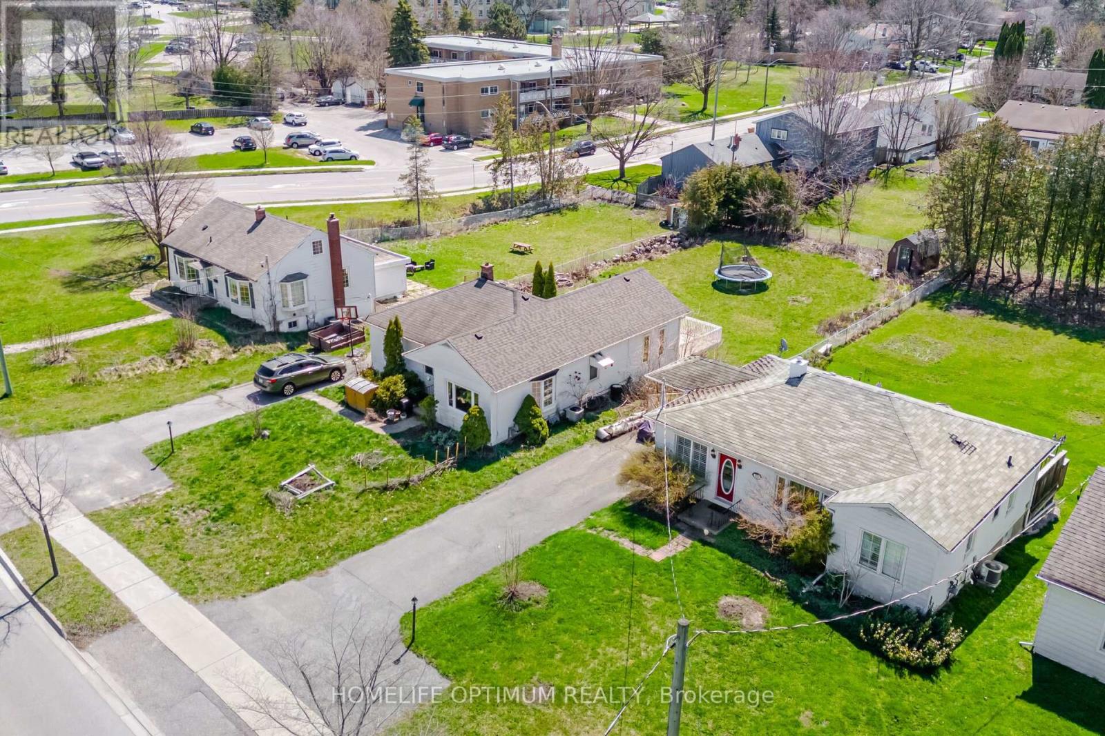 Photo 7 of 132 Eagle Street, Newmarket ON