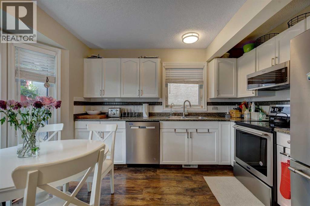 Single Family House for Sale in  Christie Park Mews SW Christie Park Calgary 