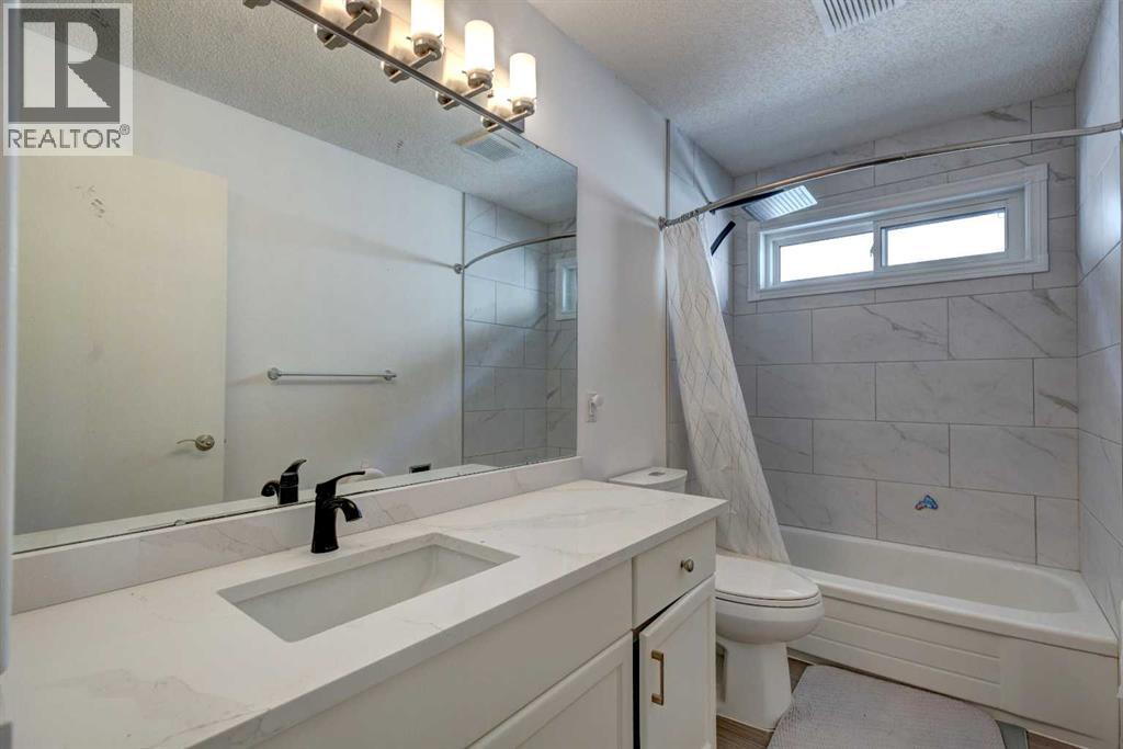 Single Family House for Sale in  Christie Park Mews SW Christie Park Calgary 