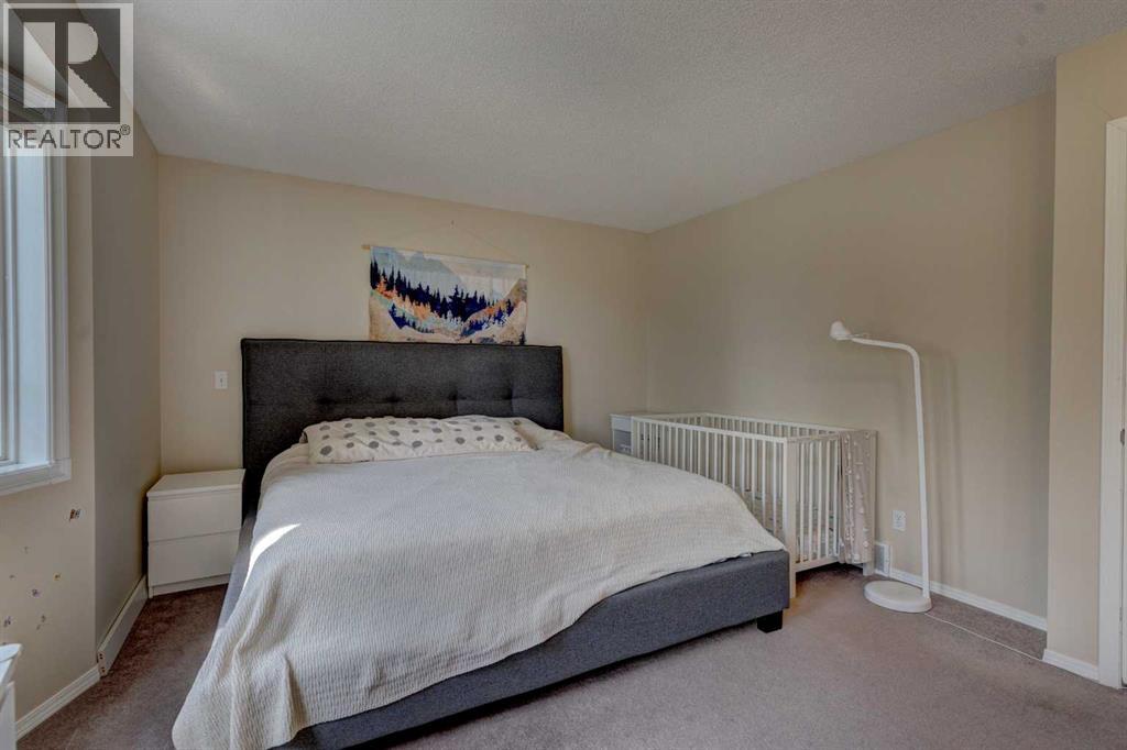 Single Family House for Sale in  Christie Park Mews SW Christie Park Calgary 