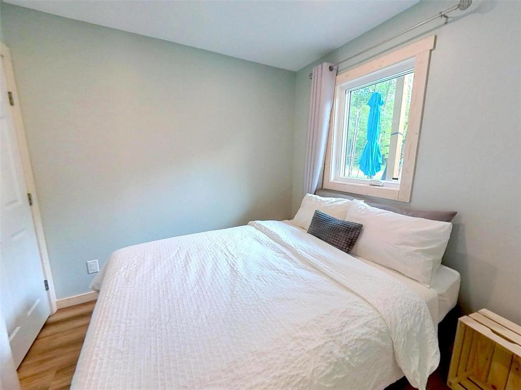 Photo 36 of 4 Bessborough Avenue, Pinawa MB