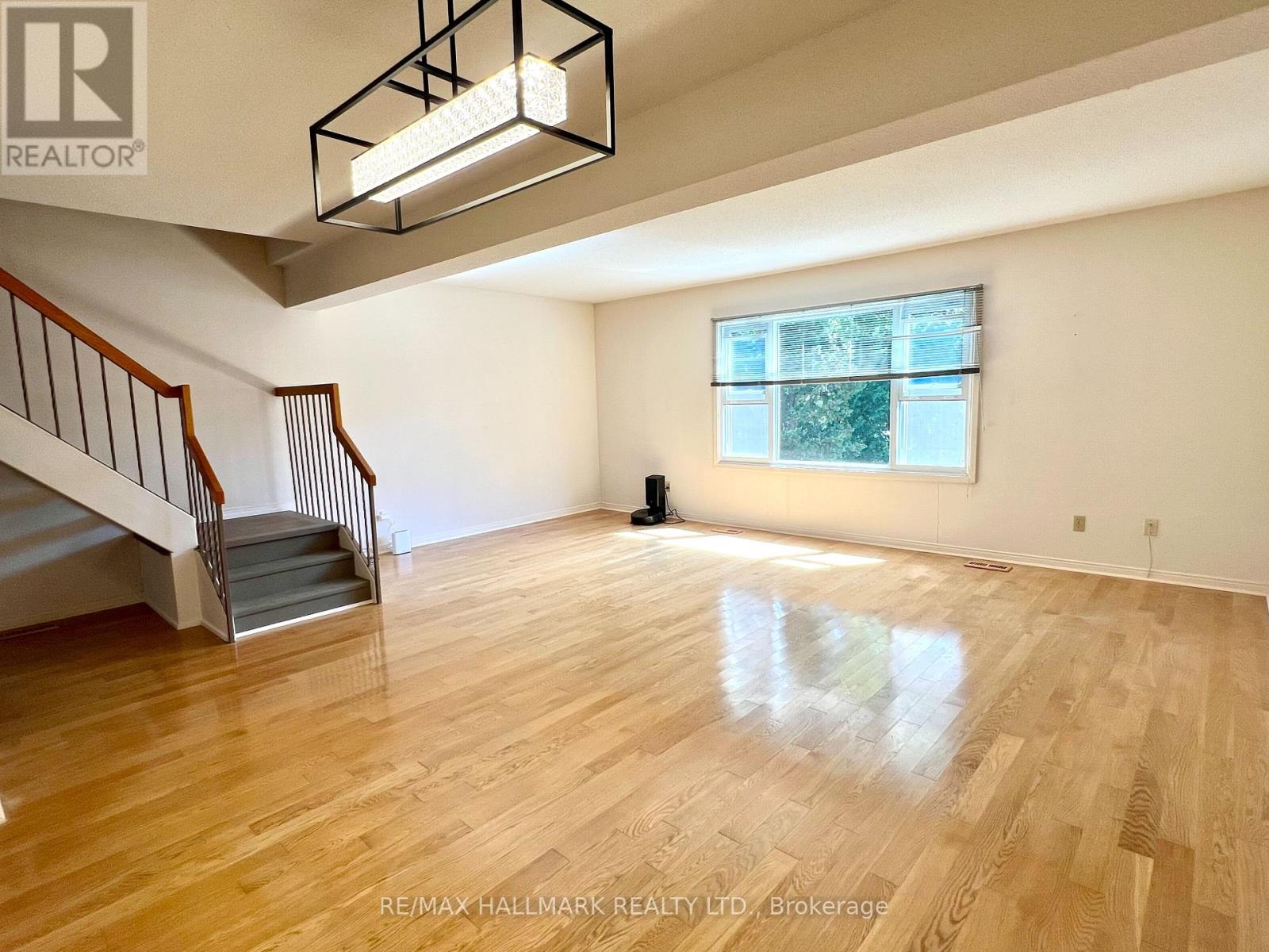 Photo 6 of 1 Red Maple Court, Toronto ON
