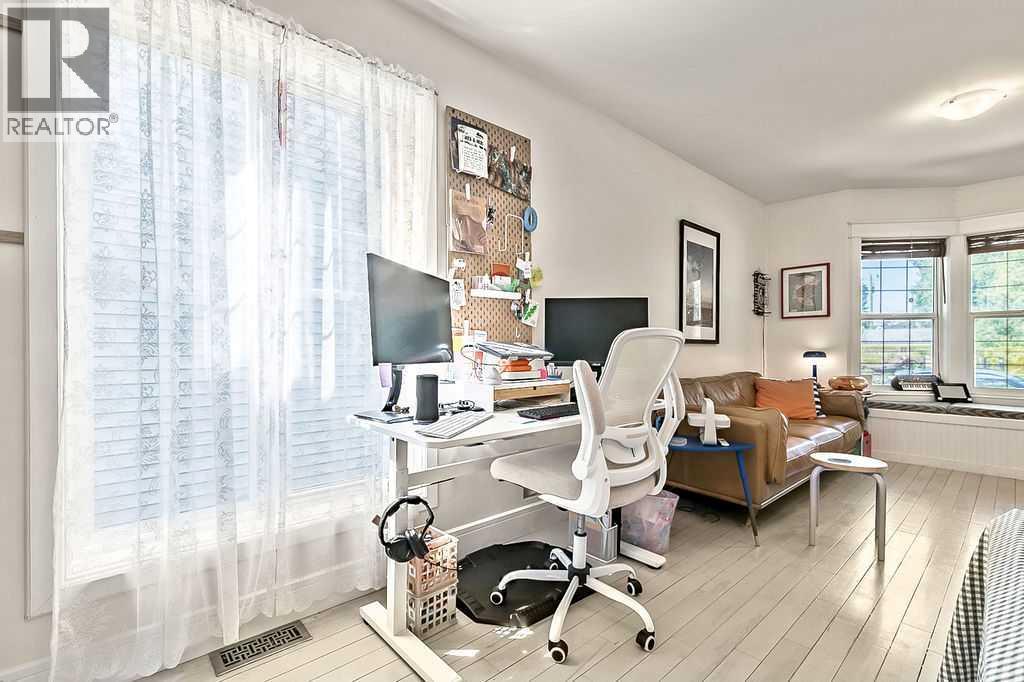 Single Family House for Sale in   Street NE Renfrew Calgary 