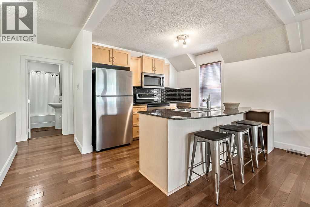 Single Family House for Sale in   Street NE Renfrew Calgary 