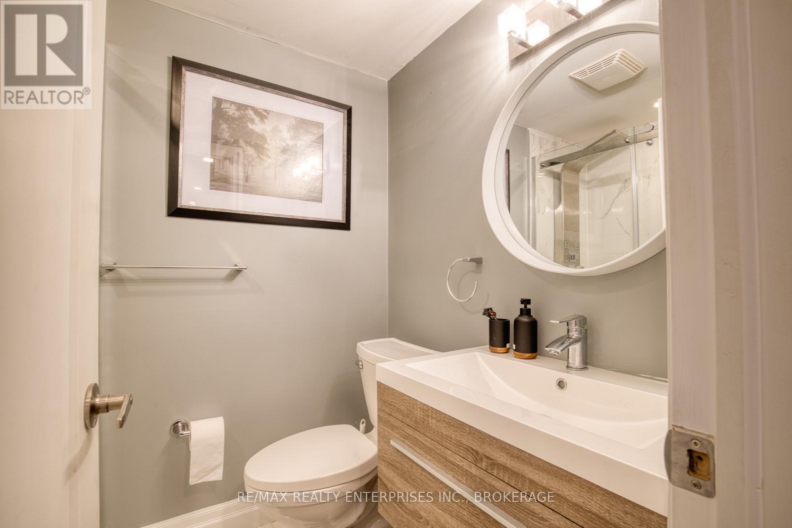 Photo 33 of 20 Karen Crescent, Grimsby ON