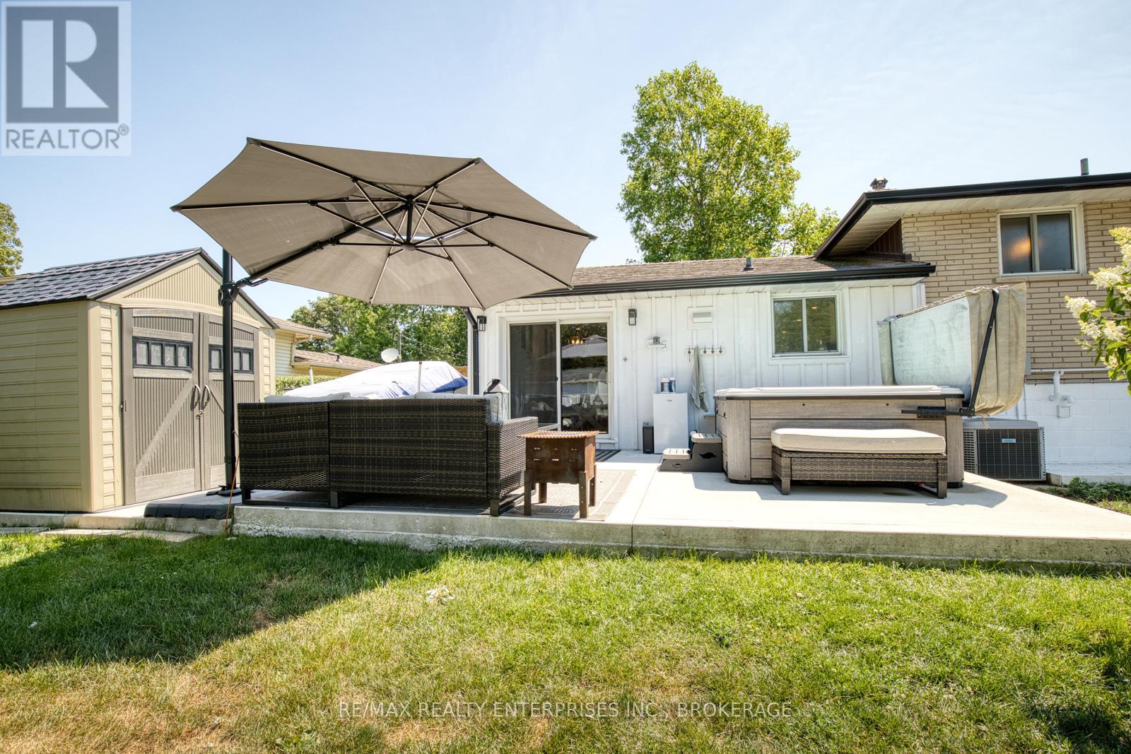 Photo 38 of 20 Karen Crescent, Grimsby ON