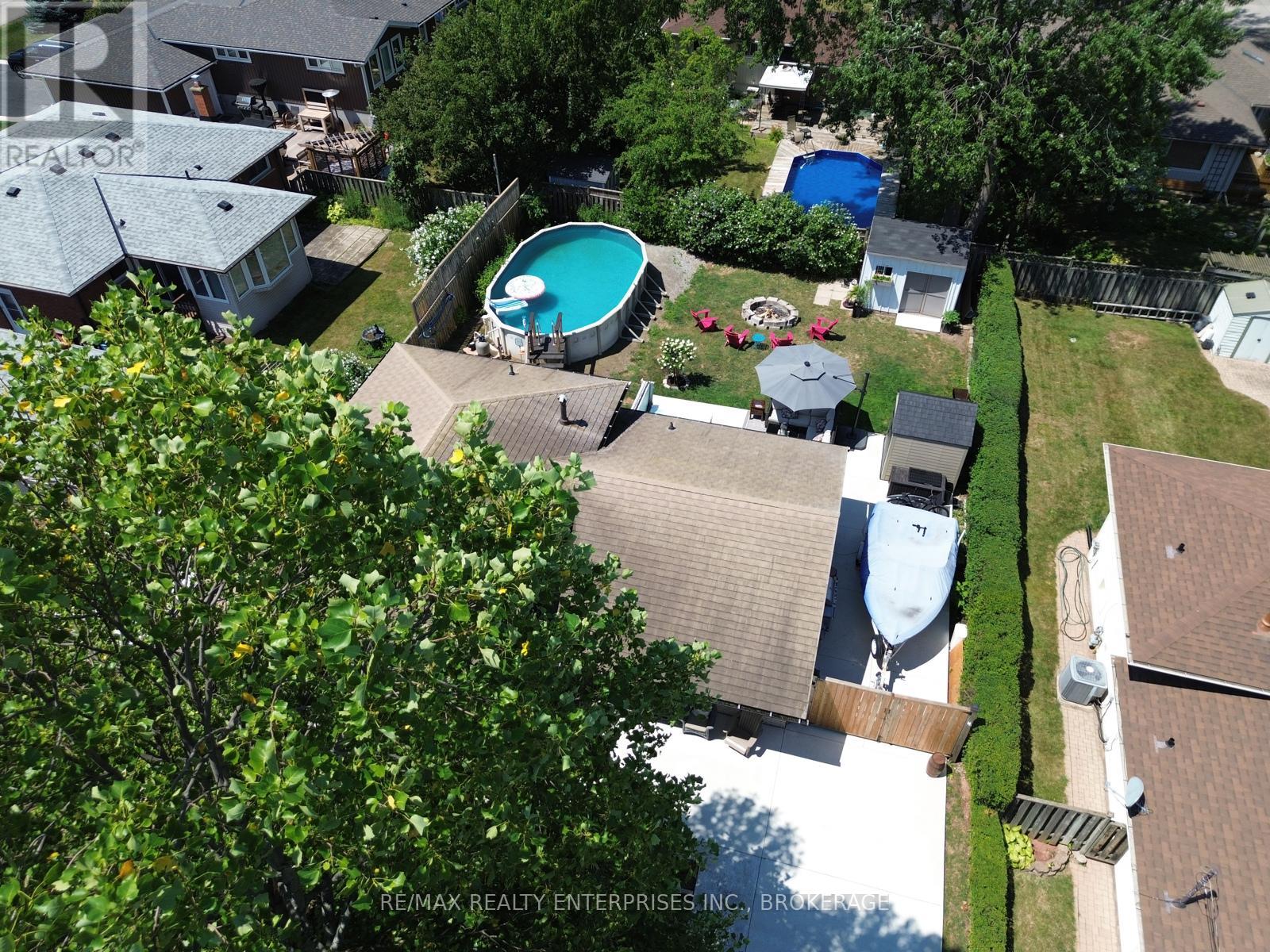 Photo 7 of 20 Karen Crescent, Grimsby ON
