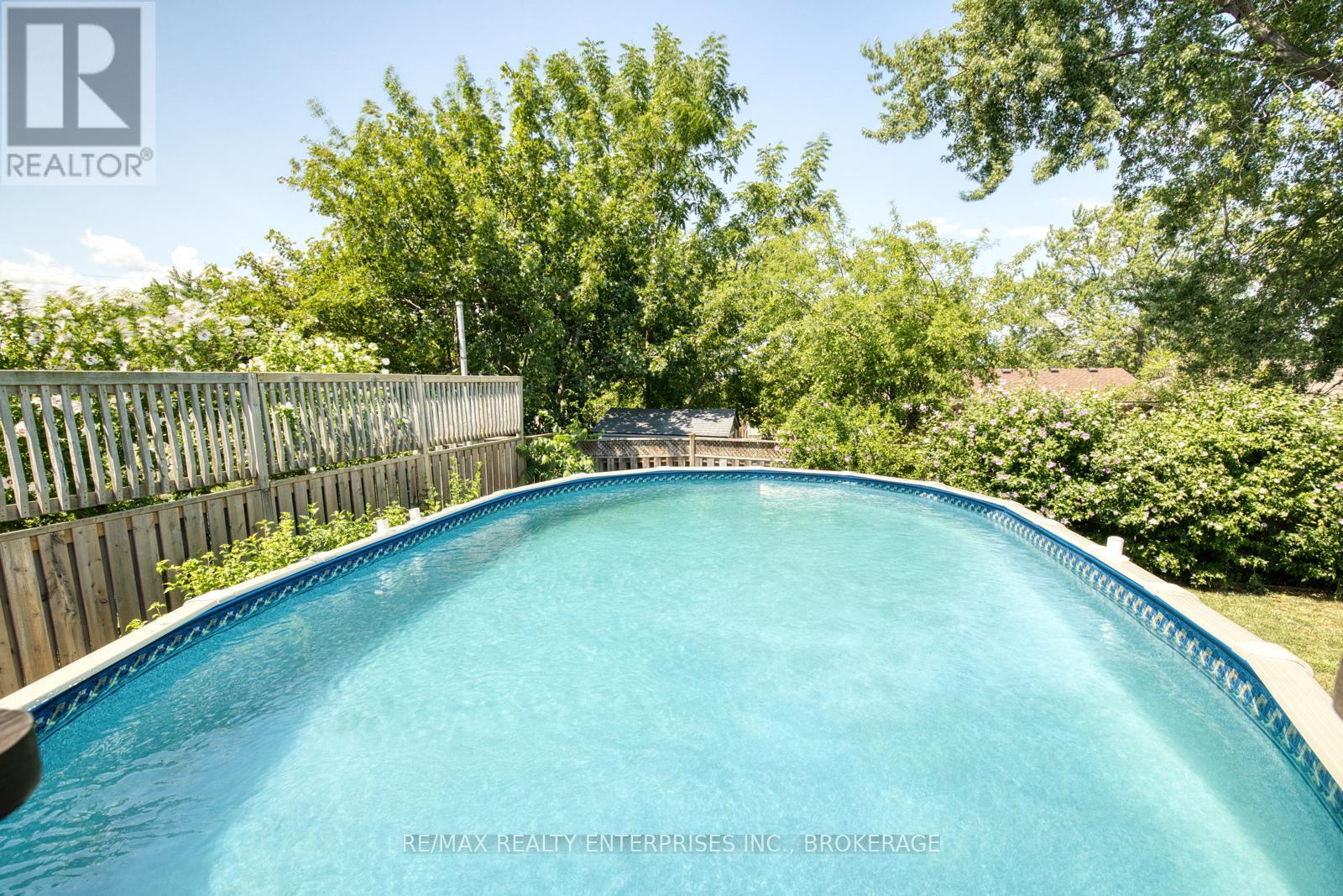 Photo 43 of 20 Karen Crescent, Grimsby ON