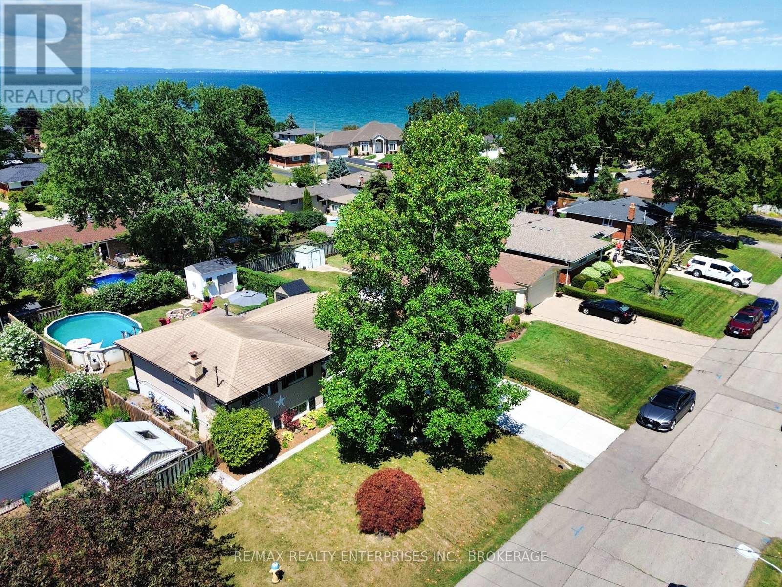 Photo 6 of 20 Karen Crescent, Grimsby ON