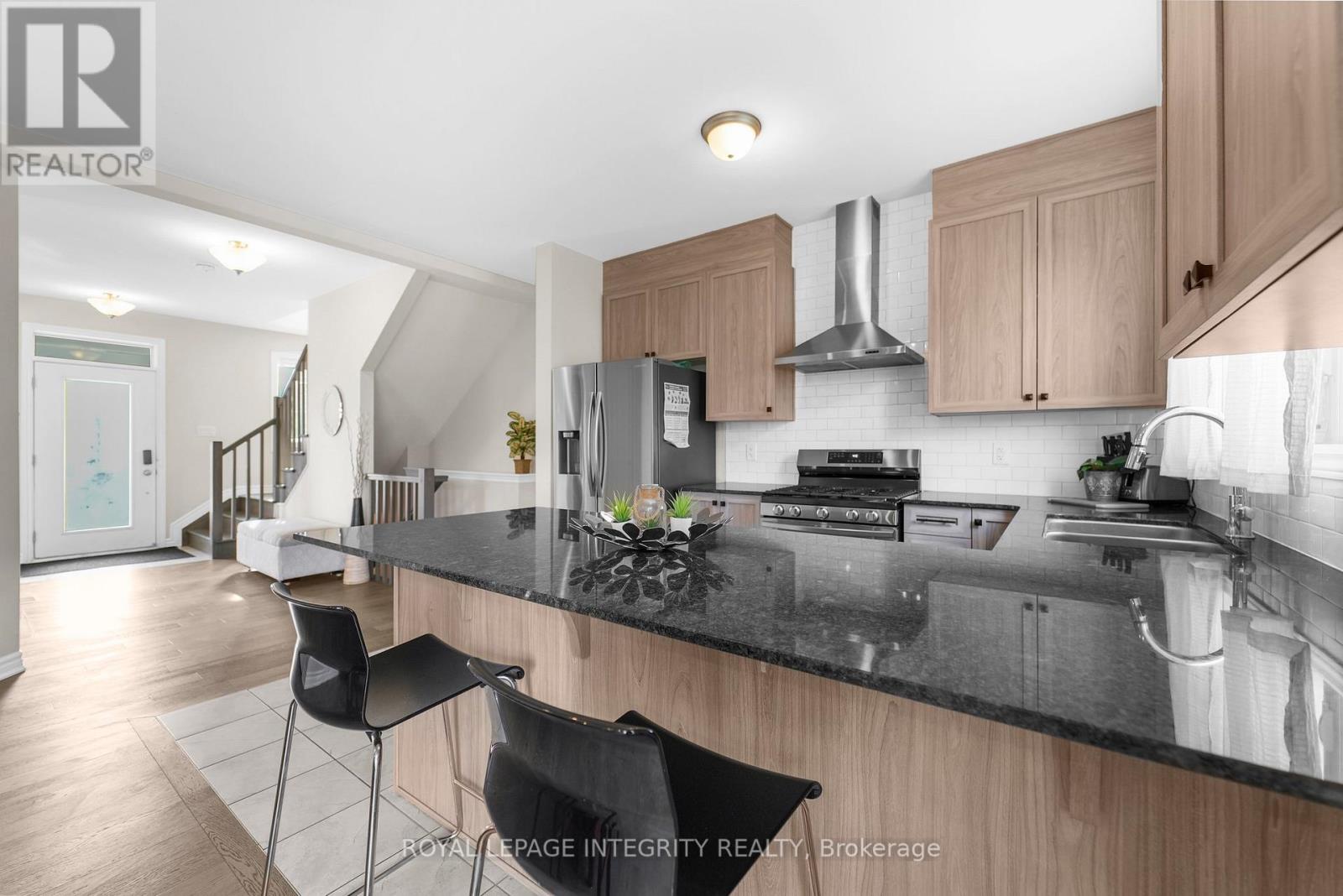 Photo 15 of 724 Vennecy Terrace, Ottawa ON
