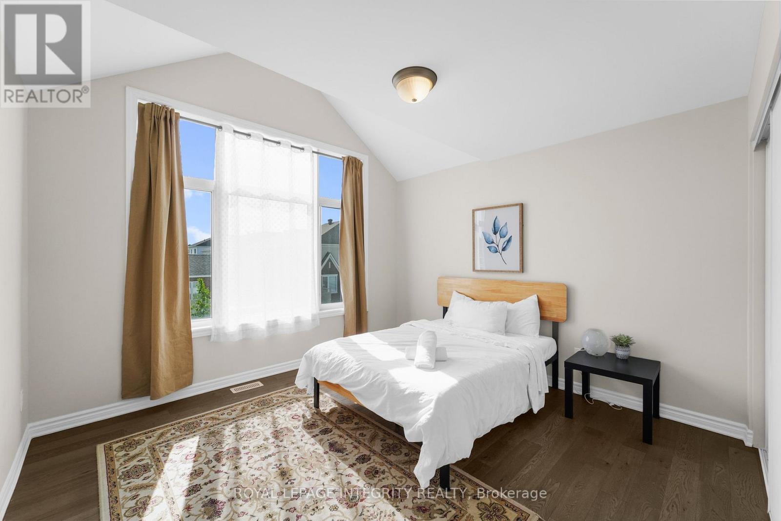 Photo 13 of 724 Vennecy Terrace, Ottawa ON