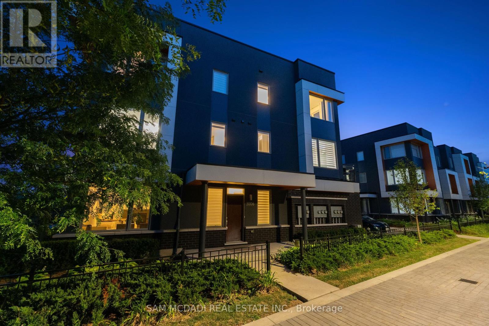 Photo 2 of 34 3006 Creekshore Common, Oakville ON
