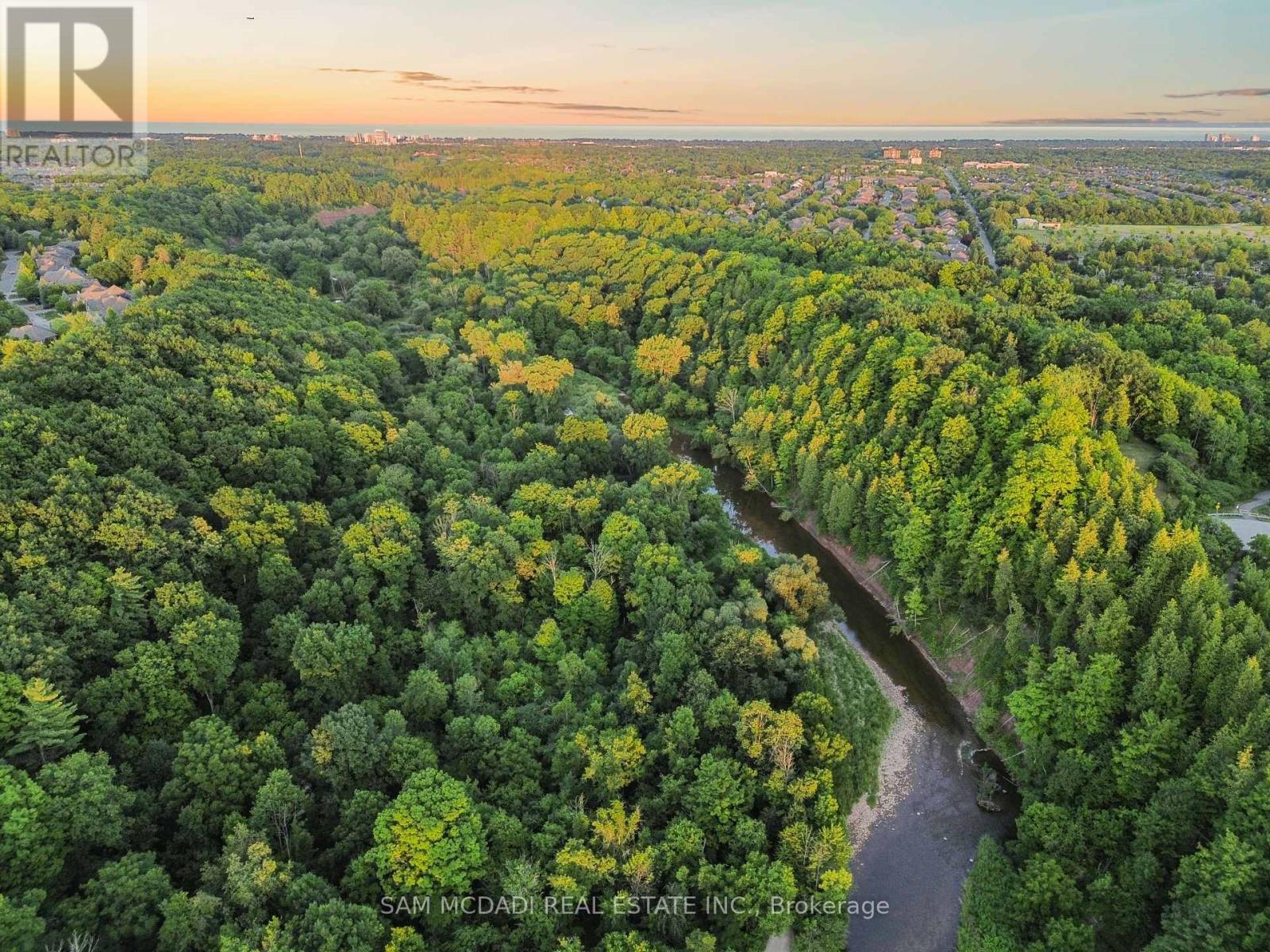 Photo 30 of 34 3006 Creekshore Common, Oakville ON