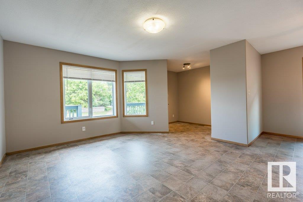 Photo 11 of 4827 54 Av, Wetaskiwin AB