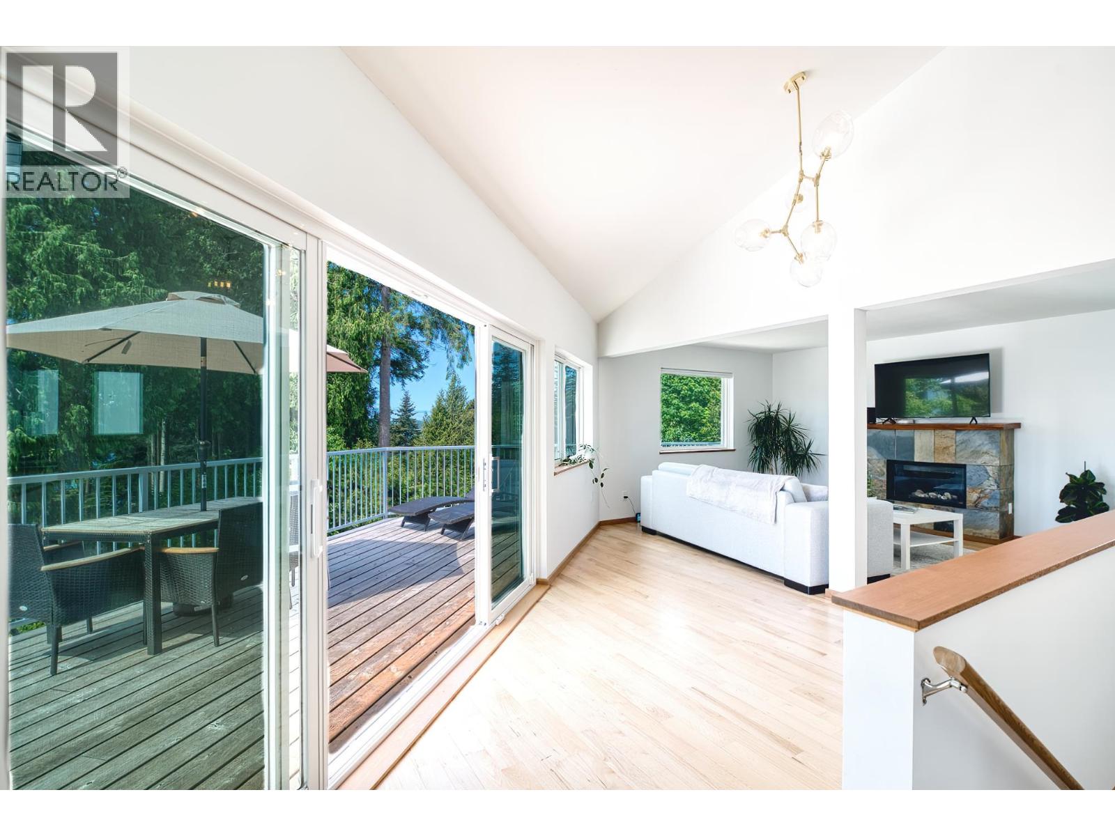 4873 LAUREL AVENUE, Sechelt
