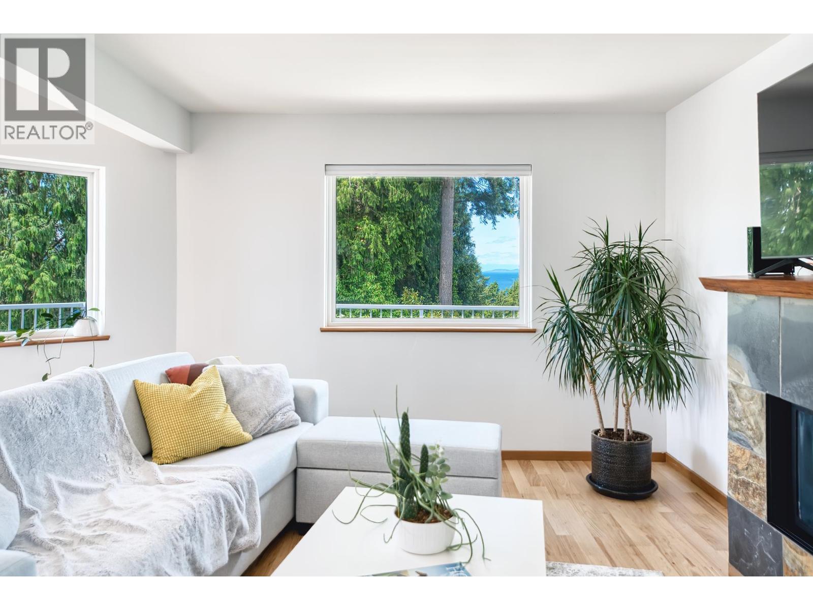 4873 LAUREL AVENUE, Sechelt