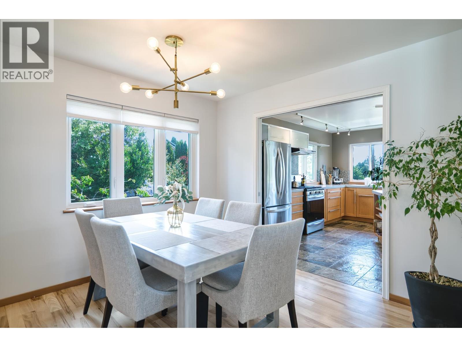 4873 LAUREL AVENUE, Sechelt
