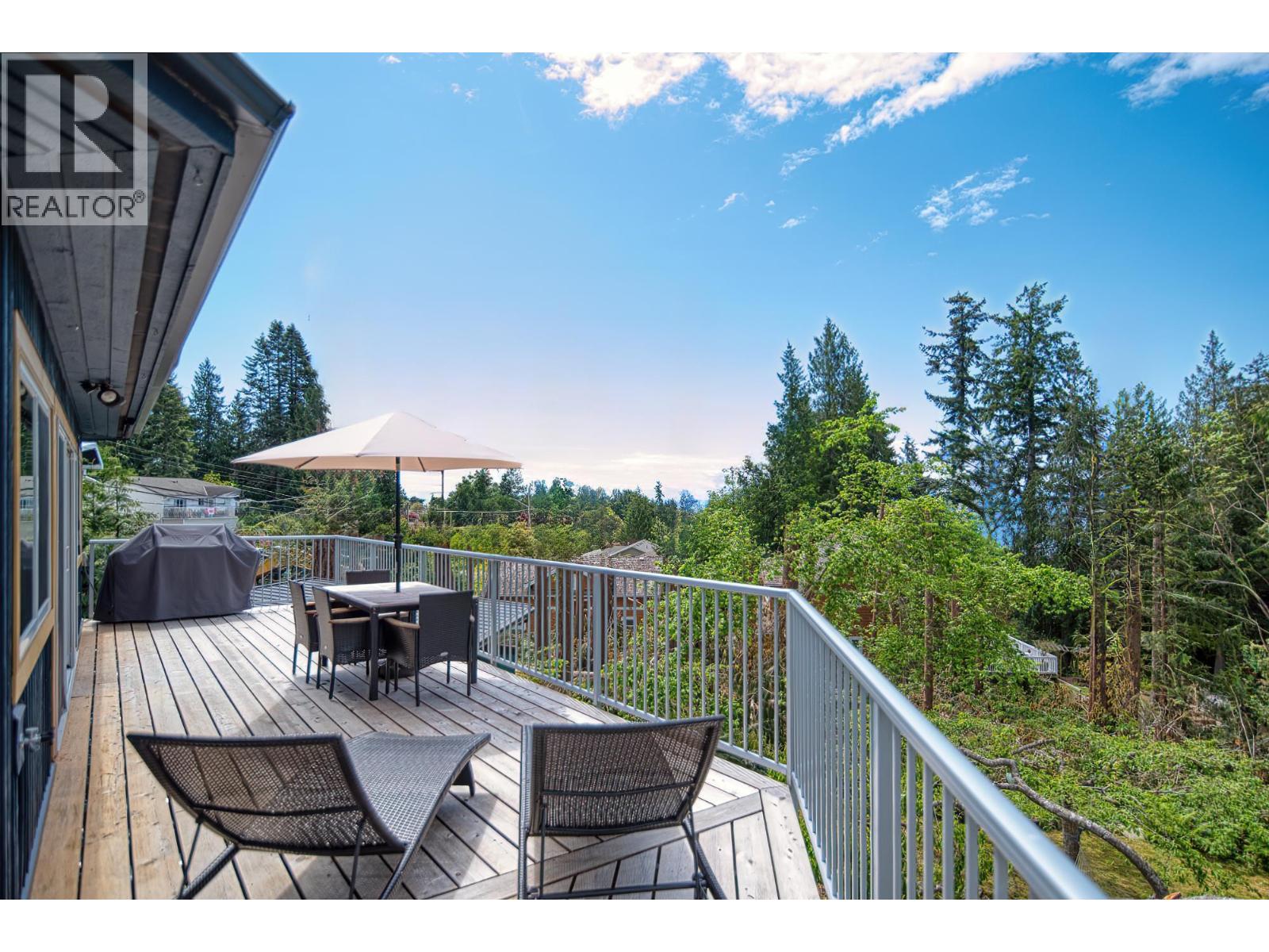 4873 LAUREL AVENUE, Sechelt