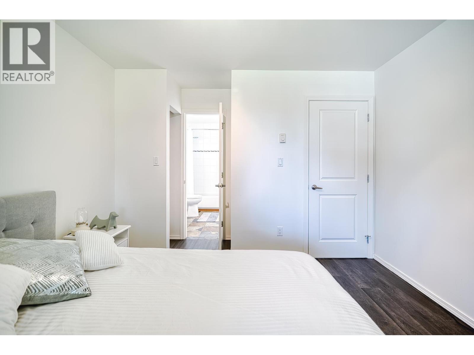 4873 LAUREL AVENUE, Sechelt