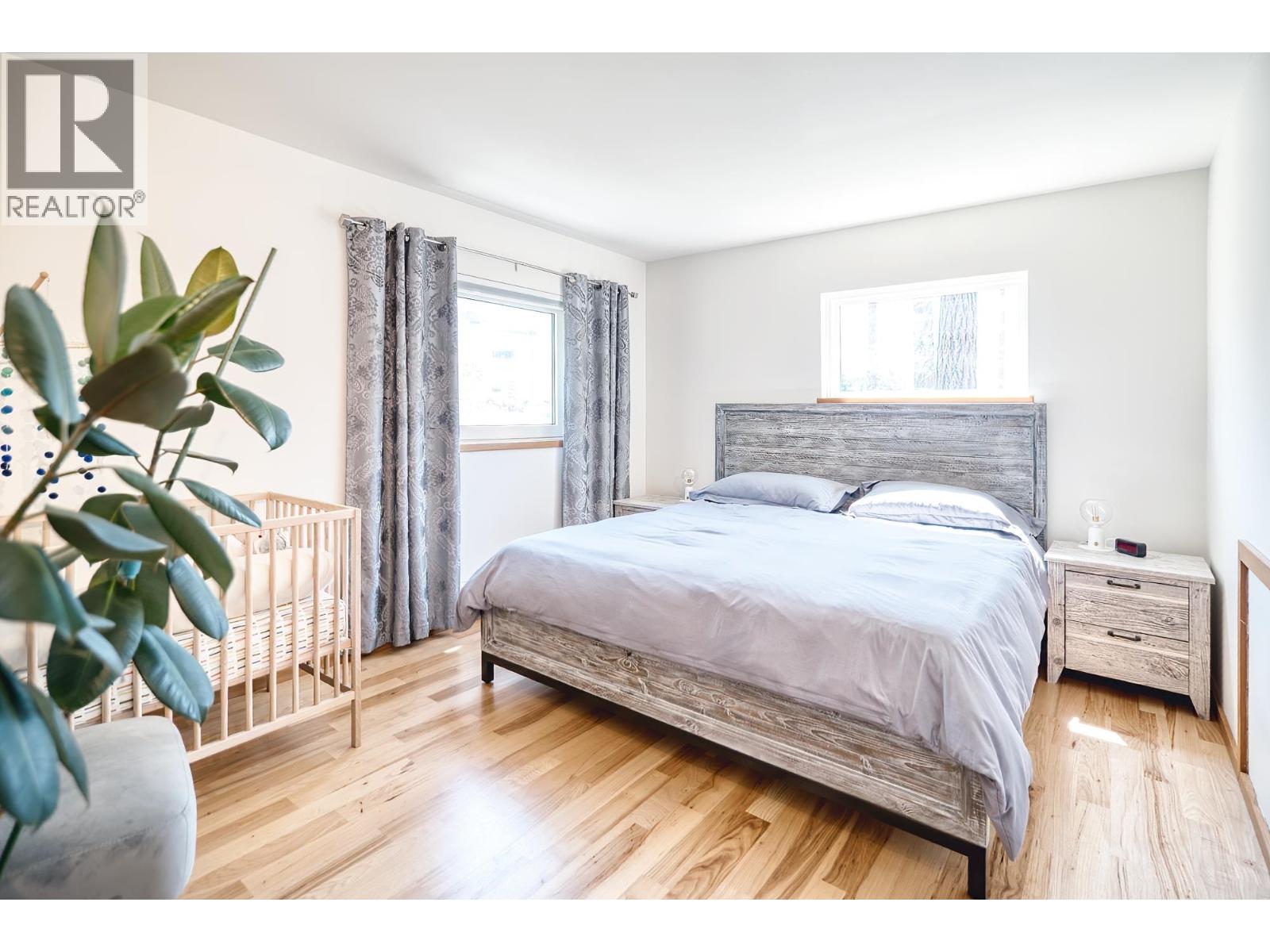 4873 LAUREL AVENUE, Sechelt
