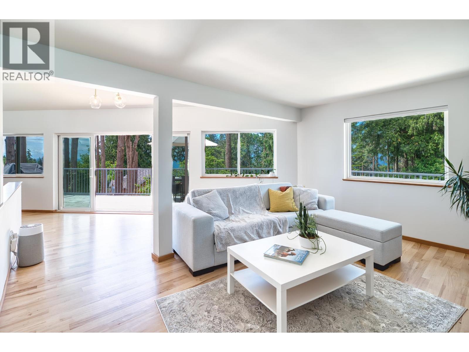 4873 LAUREL AVENUE, Sechelt