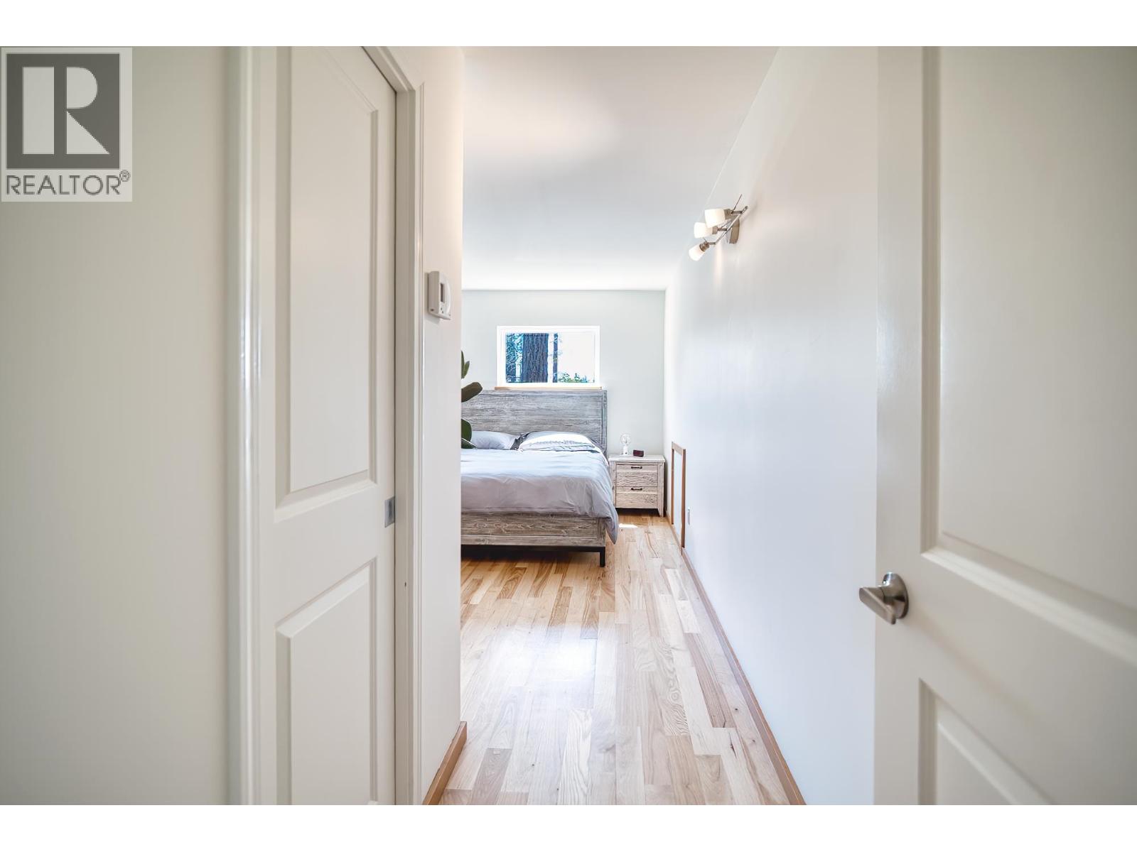 4873 LAUREL AVENUE, Sechelt