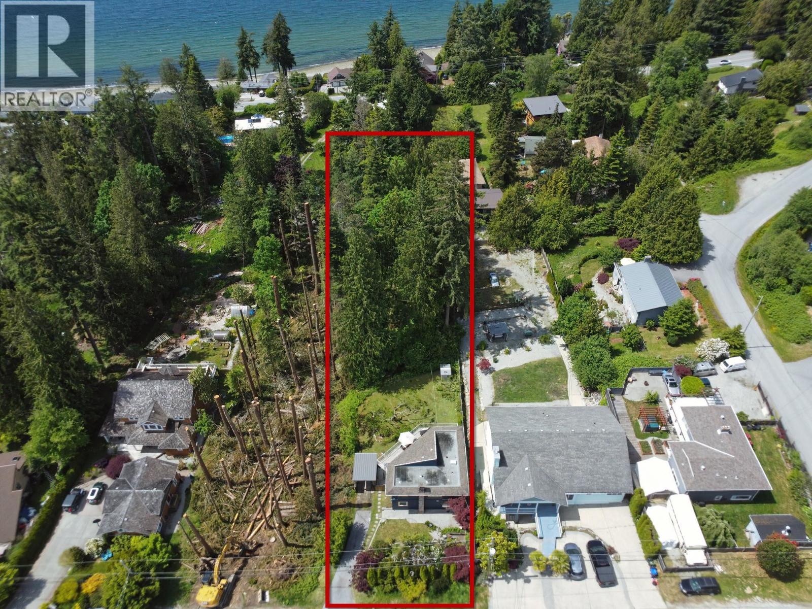 4873 LAUREL AVENUE, Sechelt