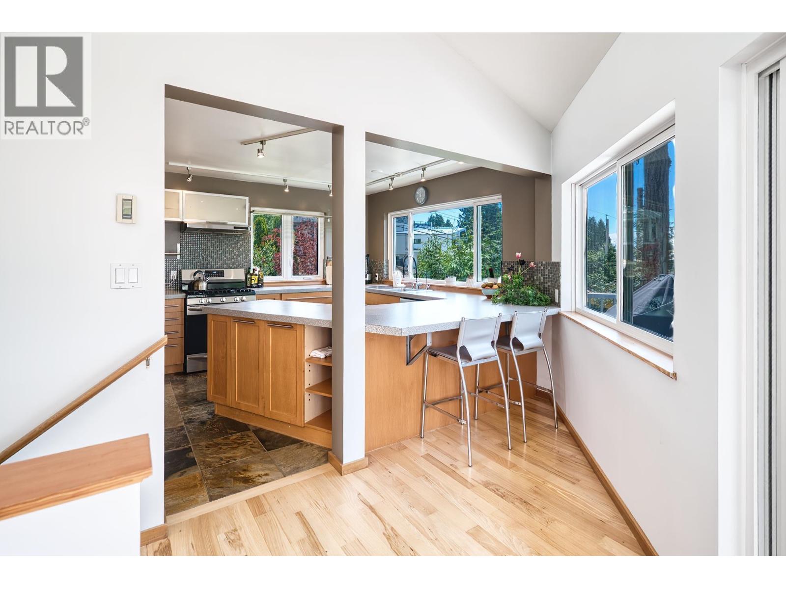4873 LAUREL AVENUE, Sechelt